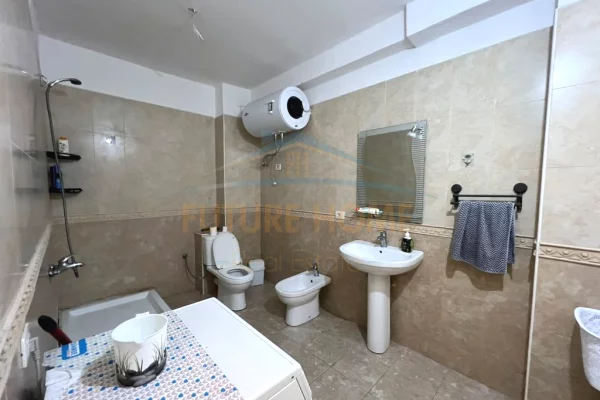 Shtepi me qera Apartament ne Tirane, 4+1, Mobilimi E mobiluar, Pagesa 85,000  Leke.