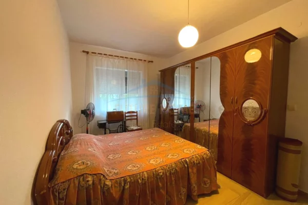 Shtepi me qera Apartament ne Tirane, 2+1, Mobilimi E mobiluar, Pagesa 55,000  Leke.