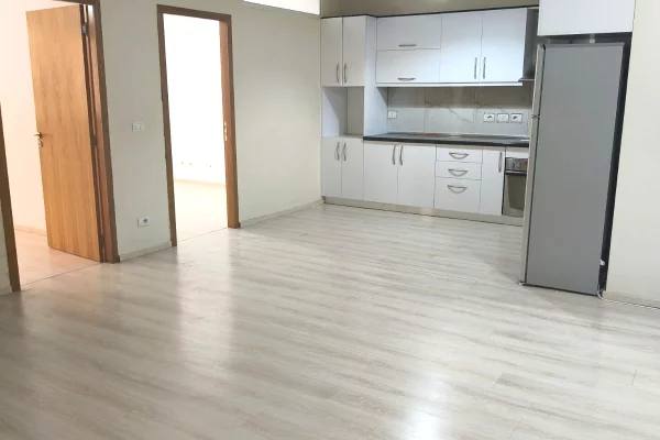 Shtepi ne shitje Apartament ne Tirane, 2+1, Mobilimi Pjeserisht e mobiluar, Pagesa 125,000  Euro.