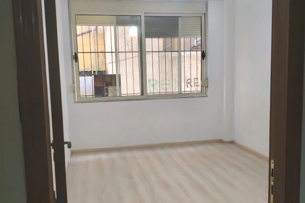 Shtepi ne shitje Apartament ne Tirane, 2+1, Mobilimi Pjeserisht e mobiluar, Pagesa 125,000  Euro.