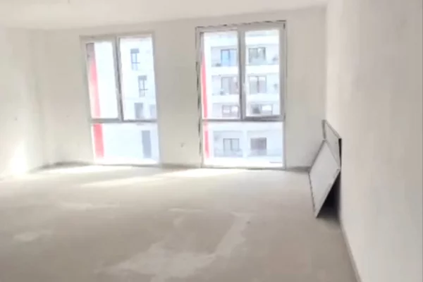 Ambient biznesi me qera 3+1 ne Tirane - 82,000 Leke