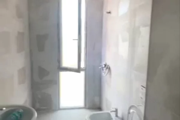 Ambient biznesi me qera 3+1 ne Tirane - 82,000 Leke