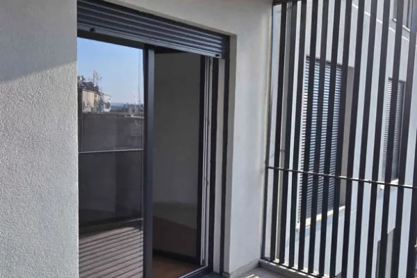 Shtepi me qera Apartament ne Tirane, 2+1, Mobilimi Pjeserisht e mobiluar, Pagesa 650  Euro.