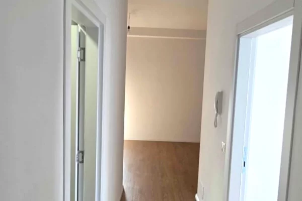 Shtepi me qera Apartament ne Tirane, 2+1, Mobilimi Pjeserisht e mobiluar, Pagesa 650  Euro.
