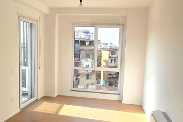 Shtepi me qera Apartament ne Tirane, 2+1, Mobilimi Pjeserisht e mobiluar, Pagesa 650  Euro.