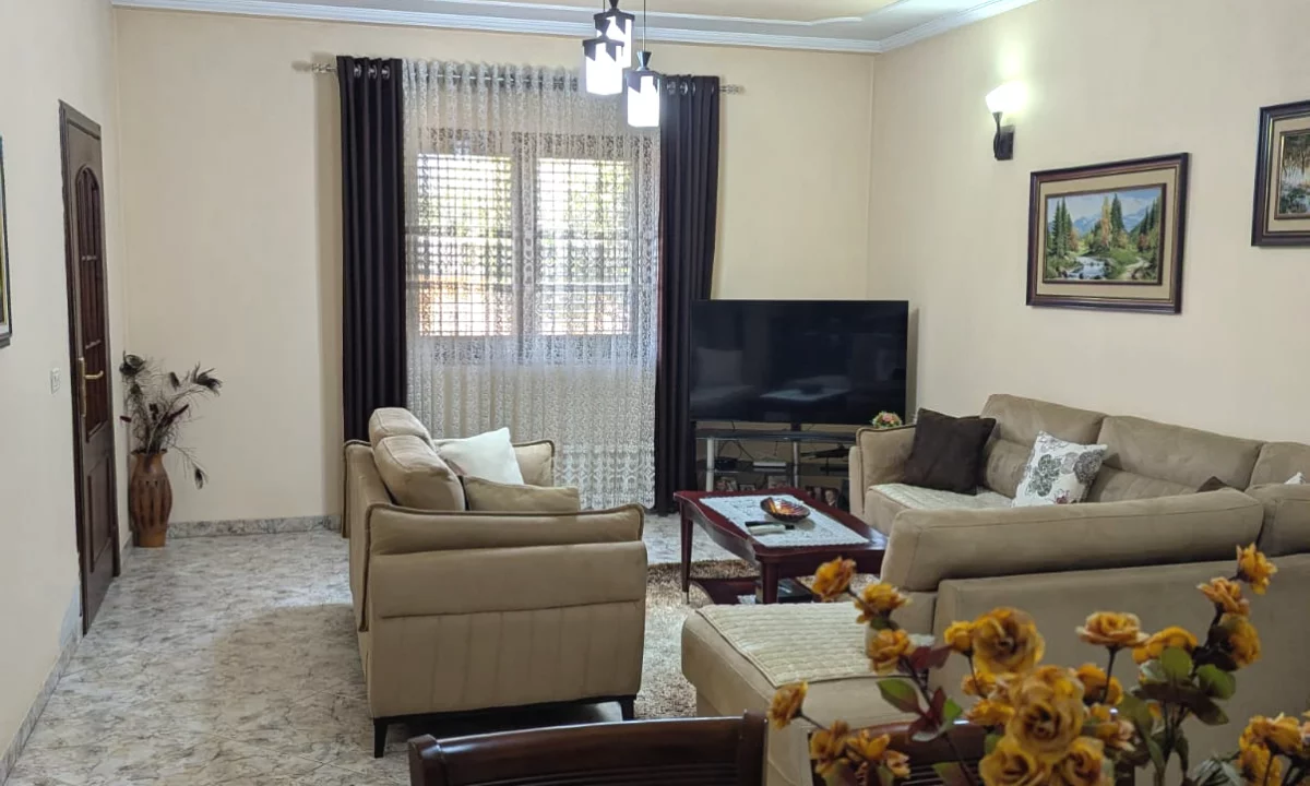 Shtepi ne shitje Apartament ne Tirane, 6+1, Mobilimi E mobiluar, Pagesa 520,000  Euro.