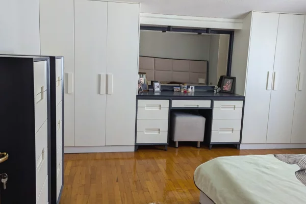 Shtepi ne shitje Apartament ne Tirane, 6+1, Mobilimi E mobiluar, Pagesa 520,000  Euro.