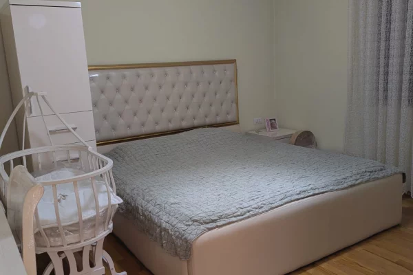 Shtepi ne shitje Apartament ne Tirane, 6+1, Mobilimi E mobiluar, Pagesa 520,000  Euro.