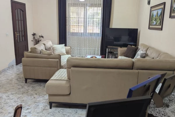 Shtepi ne shitje Apartament ne Tirane, 6+1, Mobilimi E mobiluar, Pagesa 520,000  Euro.