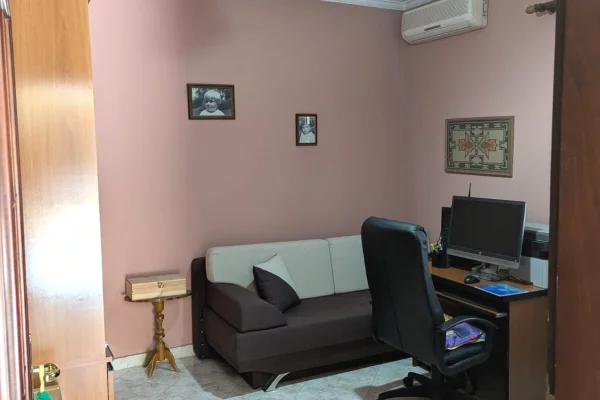 Shtepi ne shitje Apartament ne Tirane, 6+1, Mobilimi E mobiluar, Pagesa 520,000  Euro.