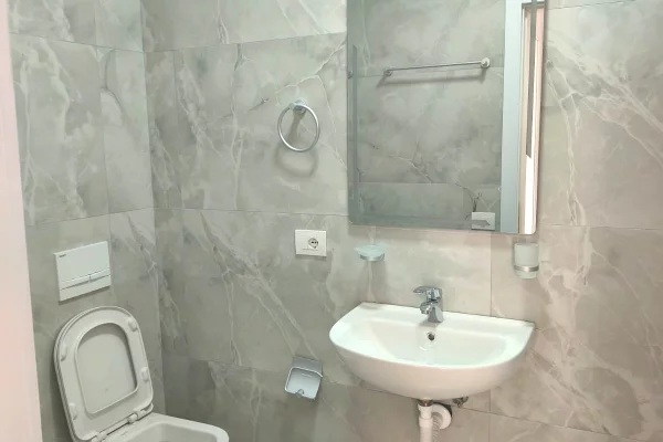 Shtepi me qera Apartament ne Tirane, 2+1, Mobilimi E mobiluar, Pagesa 700  Euro.