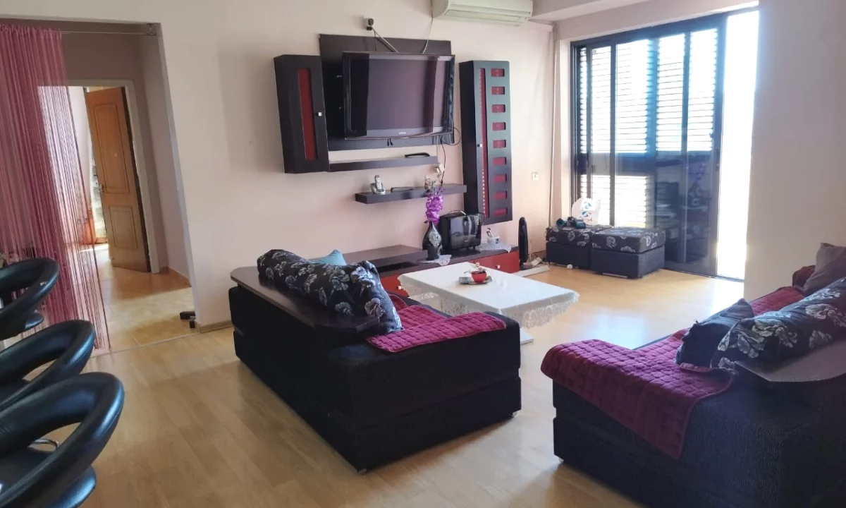 Shtepi me qera Apartament ne Tirane, 2+1, Mobilimi E mobiluar, Pagesa 55,000  Leke.