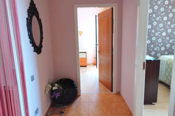 Shtepi me qera Apartament ne Tirane, 2+1, Mobilimi E mobiluar, Pagesa 55,000  Leke.