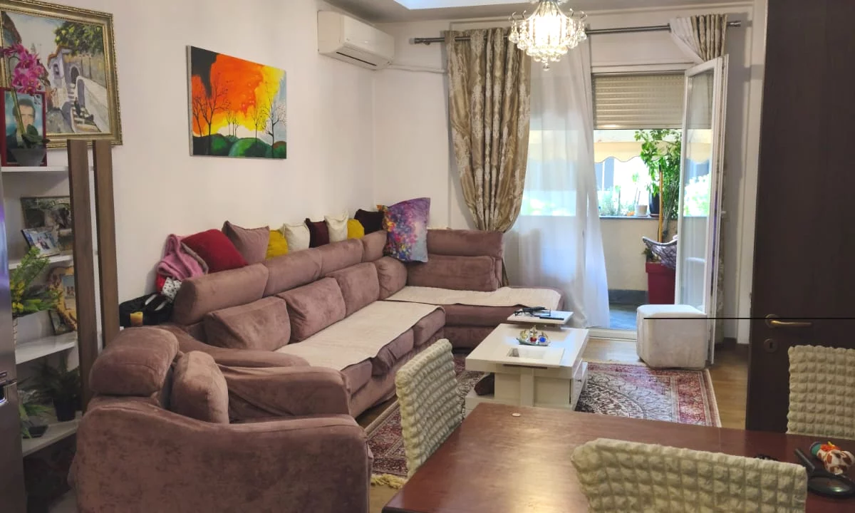 Shtepi ne shitje Apartament ne Tirane, 2+1, Mobilimi E mobiluar, Pagesa 220,000  Euro.