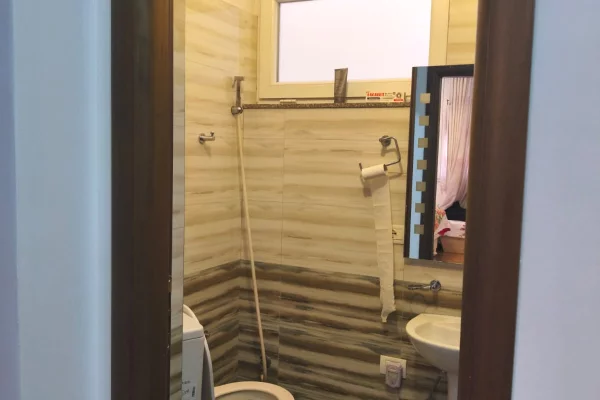 Shtepi ne shitje Apartament ne Tirane, 2+1, Mobilimi E mobiluar, Pagesa 220,000  Euro.