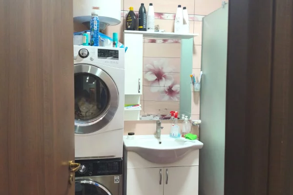 Shtepi ne shitje Apartament ne Tirane, 2+1, Mobilimi E mobiluar, Pagesa 220,000  Euro.