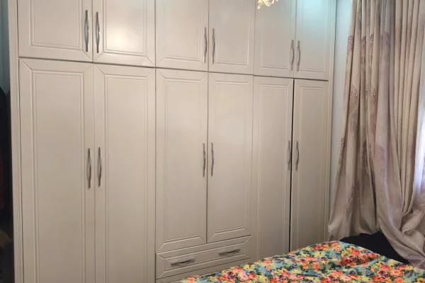 Shtepi ne shitje Apartament ne Tirane, 2+1, Mobilimi E mobiluar, Pagesa 220,000  Euro.