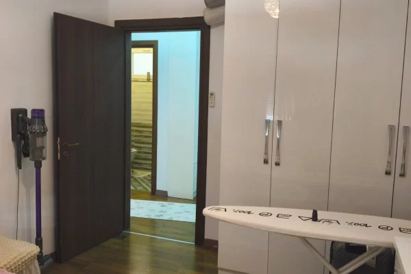 Shtepi ne shitje Apartament ne Tirane, 2+1, Mobilimi E mobiluar, Pagesa 220,000  Euro.