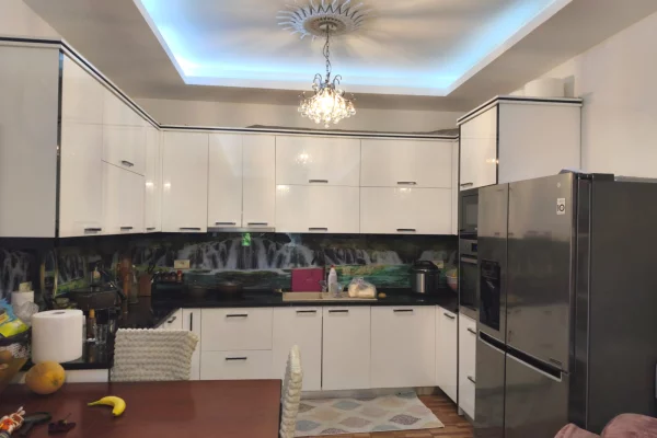 Shtepi ne shitje Apartament ne Tirane, 2+1, Mobilimi E mobiluar, Pagesa 220,000  Euro.