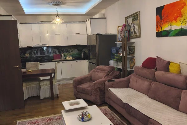 Shtepi ne shitje Apartament ne Tirane, 2+1, Mobilimi E mobiluar, Pagesa 220,000  Euro.