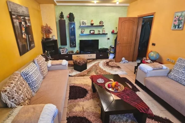 Shtepi me qera 2+1 ne Tirane - 550 Euro