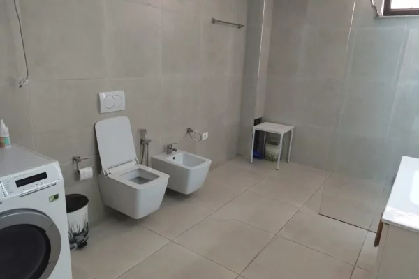 Shtepi me qera Apartament ne Tirane, 1+1, Mobilimi E mobiluar, Pagesa 600  Euro.