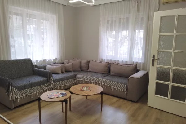Shtepi me qera Apartament ne Tirane, 1+1, Mobilimi E mobiluar, Pagesa 600  Euro.