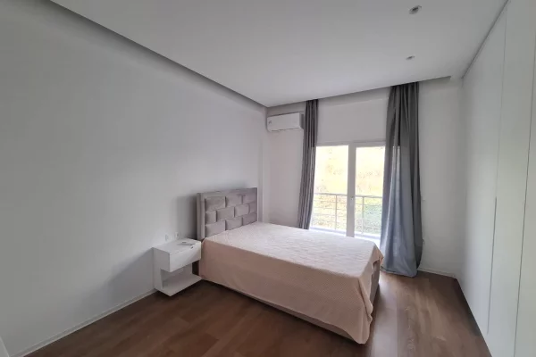 Shtepi me qera Vila Luksoze ne Tirane, 3+1, Mobilimi E mobiluar, Pagesa 550  Euro.