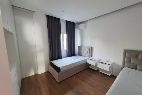 Shtepi me qera Vila Luksoze ne Tirane, 3+1, Mobilimi E mobiluar, Pagesa 550  Euro.
