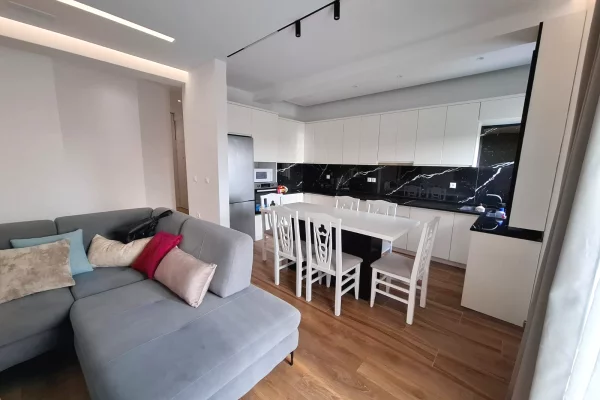 Shtepi me qera Vila Luksoze ne Tirane, 3+1, Mobilimi E mobiluar, Pagesa 550  Euro.