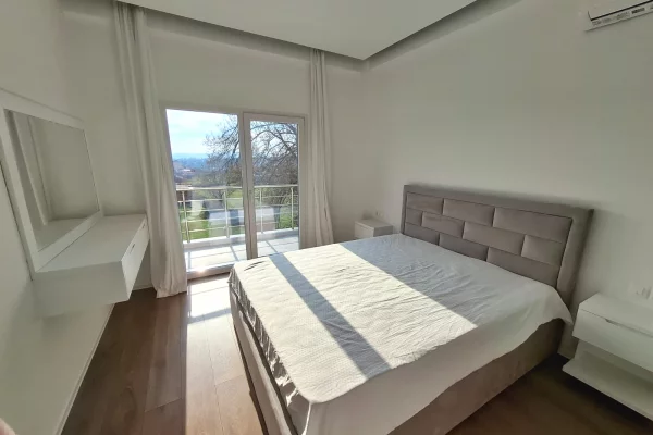 Shtepi me qera Vila Luksoze ne Tirane, 3+1, Mobilimi E mobiluar, Pagesa 550  Euro.