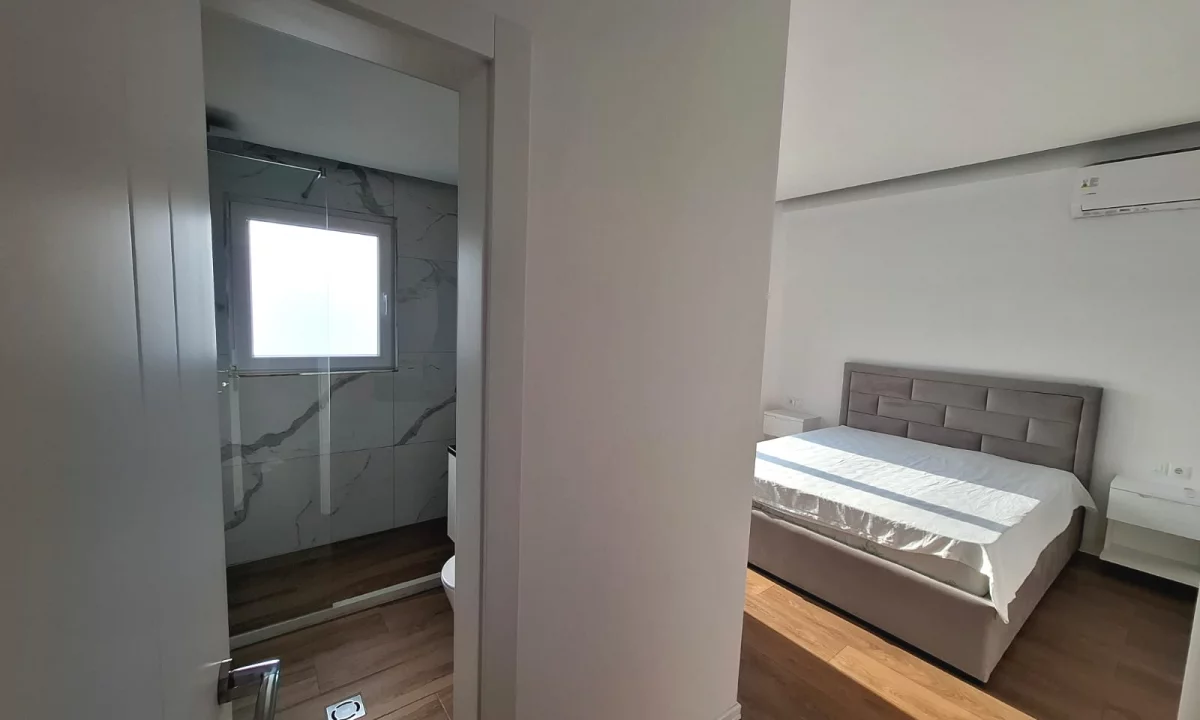 Shtepi me qera Vila Luksoze ne Tirane, 3+1, Mobilimi E mobiluar, Pagesa 550  Euro.