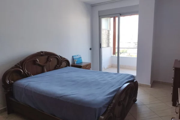 Shtepi me qera Apartament ne Tirane, 2+1, Mobilimi Pjeserisht e mobiluar, Pagesa 500  Euro.