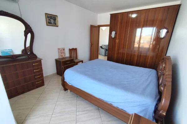 Shtepi me qera Apartament ne Tirane, 2+1, Mobilimi Pjeserisht e mobiluar, Pagesa 500  Euro.