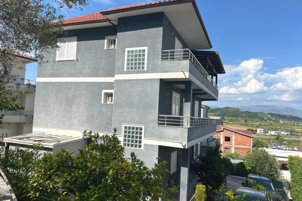 Shtepi ne shitje Vila Luksoze ne Tirane, 6+1, Mobilimi E mobiluar, Pagesa 400,000  Euro.