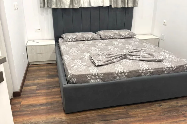 Shtepi ne shitje Apartament ne Tirane, 1+1, Mobilimi E mobiluar, Pagesa 89,000  Euro.