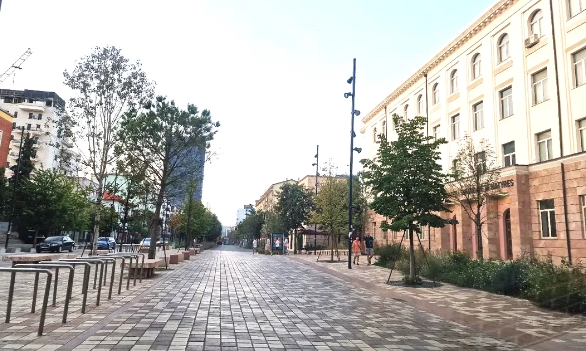 Shtepi me qera Apartament ne Tirane, 3+1, Mobilimi E mobiluar, Pagesa 11,000  Leke.