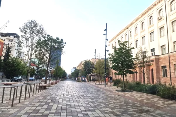 Shtepi me qera 3+1 ne Tirane - 11,000 Leke