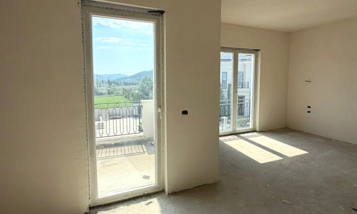 Shtepi ne shitje Vila Luksoze ne Tirane, 3+1, Mobilimi Bosh, pa mobiluar, Pagesa 1,270,000  Euro.