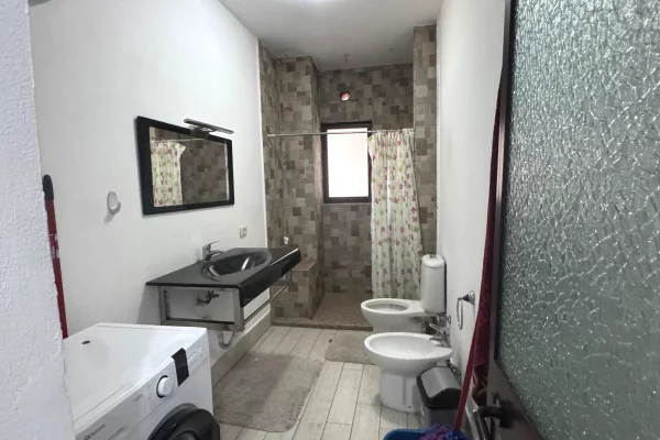 Shtepi ne shitje Apartament ne Tirane, 2+1, Mobilimi Pjeserisht e mobiluar, Pagesa 310,000  Euro.