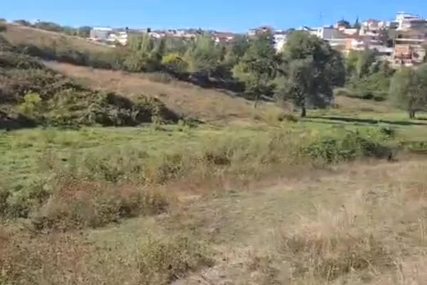 Truall ose Toke ne Tirane - 531,000 Euro