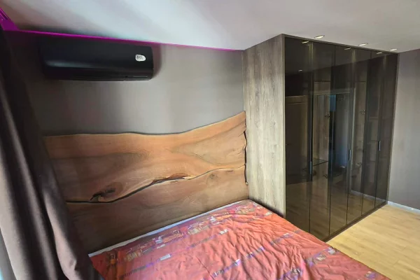 Shtepi ne shitje Apartament ne Tirane, 2+1, Mobilimi E mobiluar, Pagesa 180,000  Euro.
