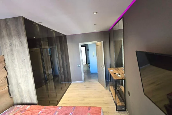 Shtepi ne shitje Apartament ne Tirane, 2+1, Mobilimi E mobiluar, Pagesa 180,000  Euro.