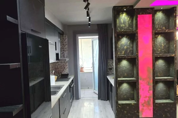Shtepi ne shitje Apartament ne Tirane, 2+1, Mobilimi E mobiluar, Pagesa 180,000  Euro.