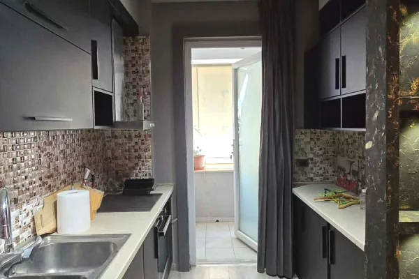 Shtepi ne shitje Apartament ne Tirane, 2+1, Mobilimi E mobiluar, Pagesa 180,000  Euro.