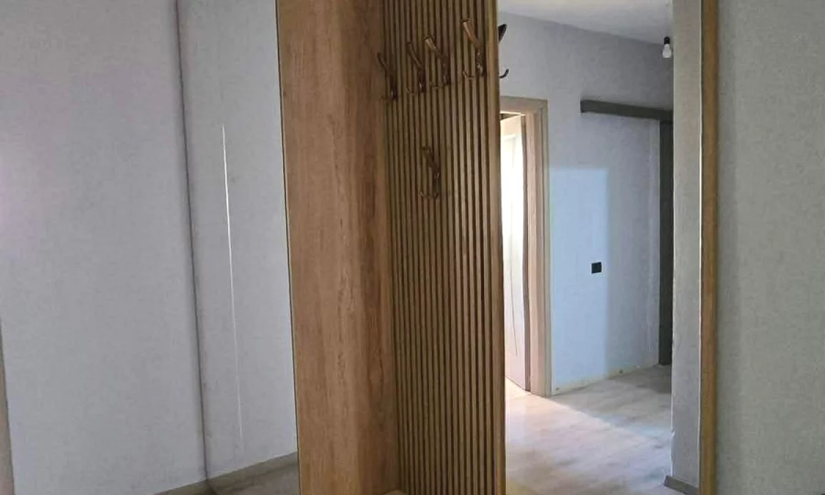 Shtepi ne shitje Apartament ne Tirane, 2+1, Mobilimi E mobiluar, Pagesa 180,000  Euro.