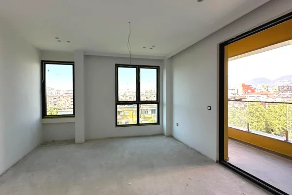 Square 21 Shitet apartament 2+1+2 + post parkimi . Pallati i ri 2026