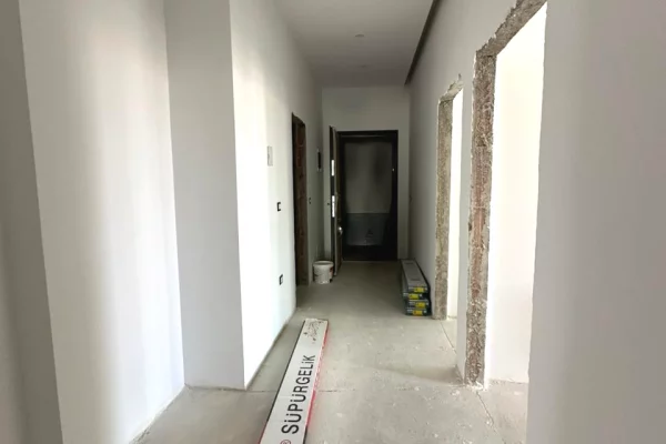 Shtepi ne shitje Apartament ne Tirane, 2+1, Mobilimi Bosh, pa mobiluar, Pagesa 385,000  Euro.