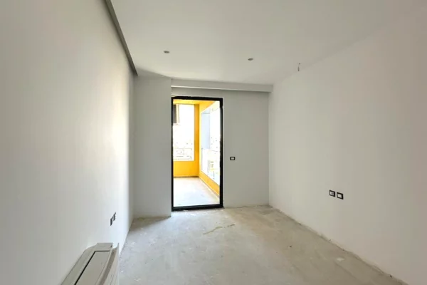 Shtepi ne shitje Apartament ne Tirane, 2+1, Mobilimi Bosh, pa mobiluar, Pagesa 385,000  Euro.