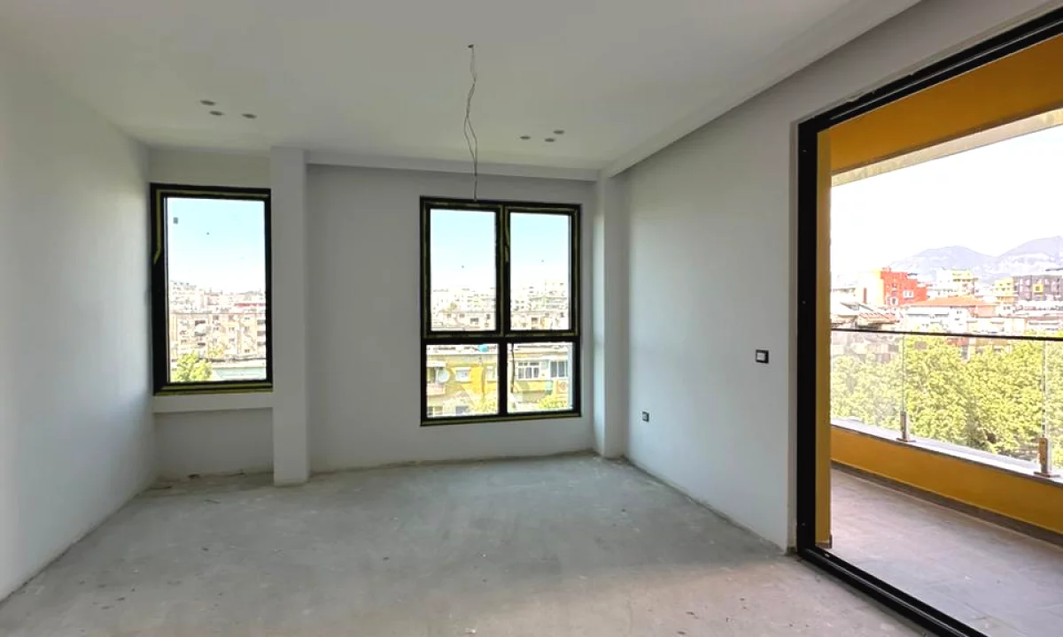 Shtepi ne shitje Apartament ne Tirane, 2+1, Mobilimi Bosh, pa mobiluar, Pagesa 385,000  Euro.
